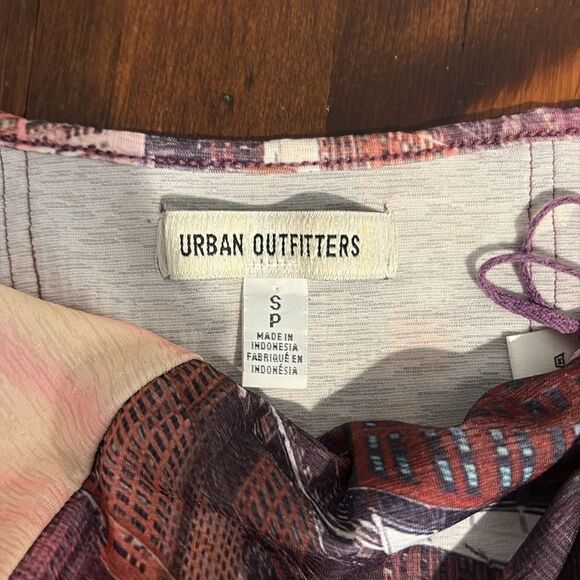 Urban Outfitters Skyline Print Halter Top Size S - Picture 8 of 10